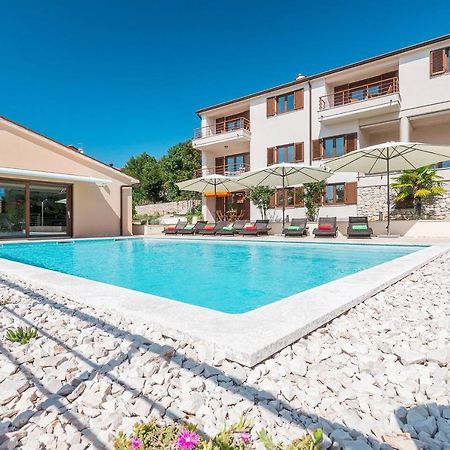 E&T Apartments With A Beautiful Pool غاباس المظهر الخارجي الصورة