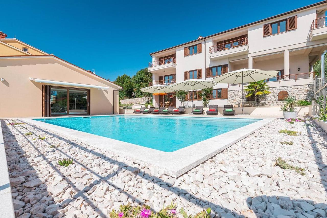 E&T Apartments With A Beautiful Pool غاباس المظهر الخارجي الصورة