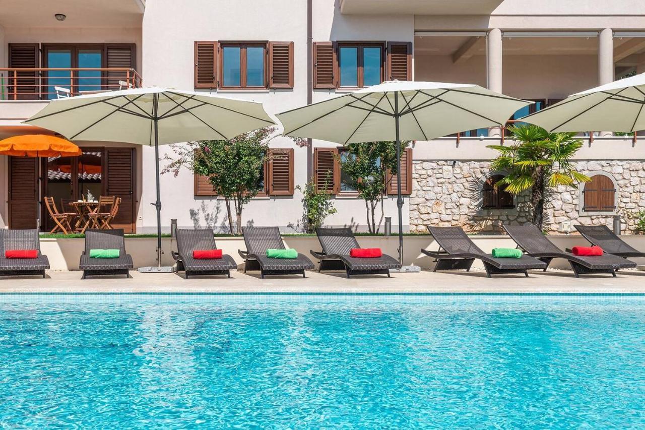 E&T Apartments With A Beautiful Pool غاباس المظهر الخارجي الصورة