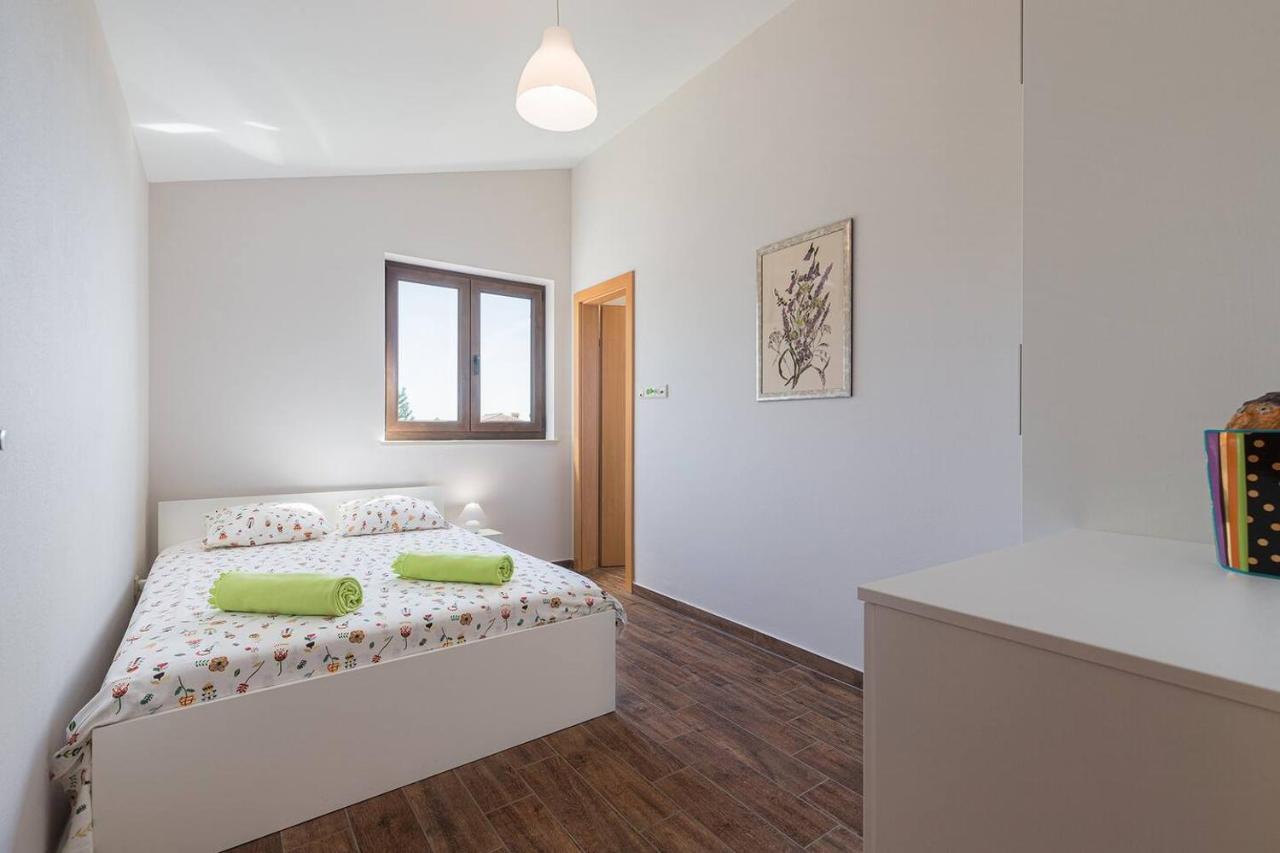 E&T Apartments With A Beautiful Pool غاباس المظهر الخارجي الصورة
