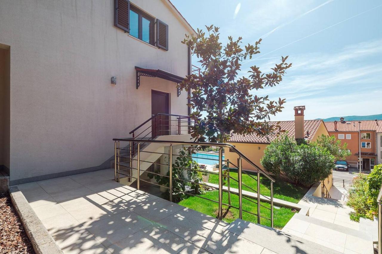 E&T Apartments With A Beautiful Pool غاباس المظهر الخارجي الصورة