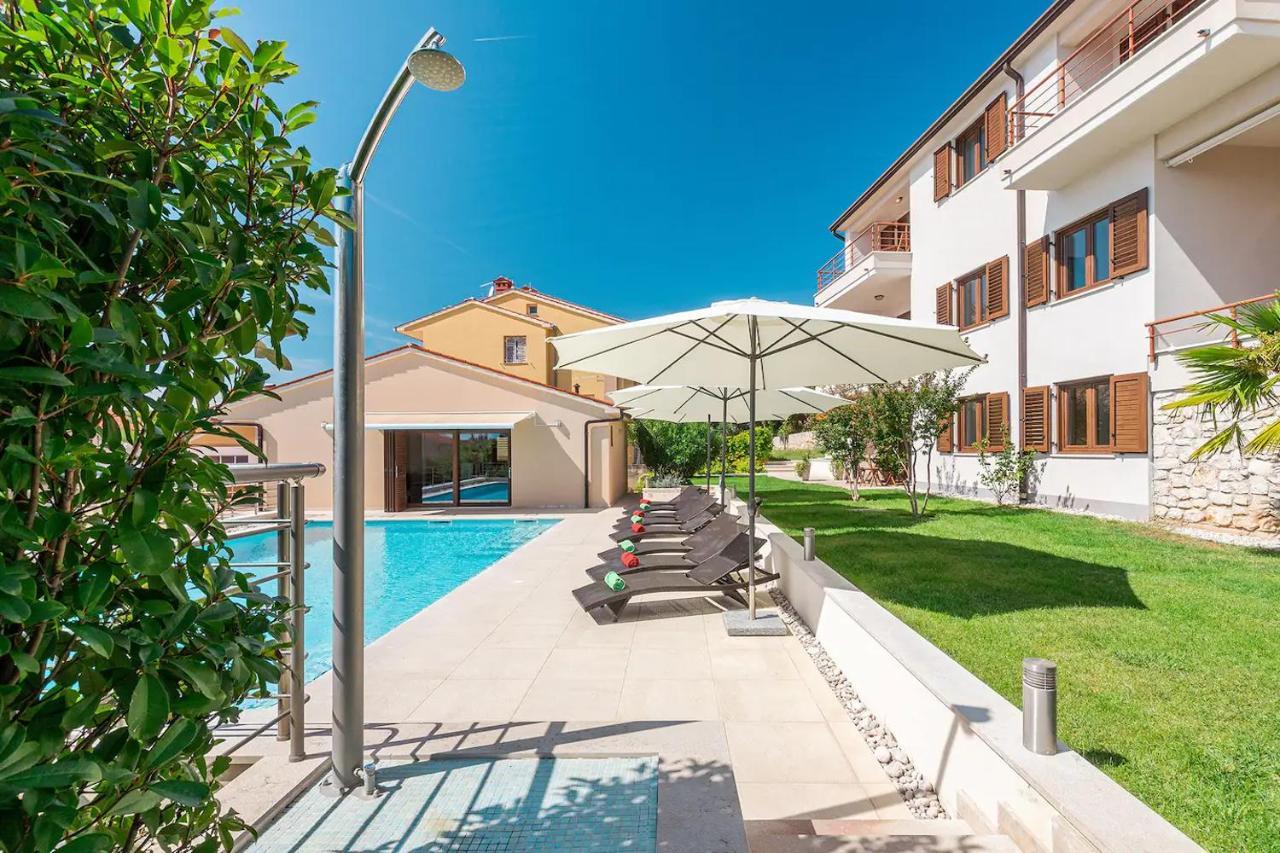 E&T Apartments With A Beautiful Pool غاباس المظهر الخارجي الصورة